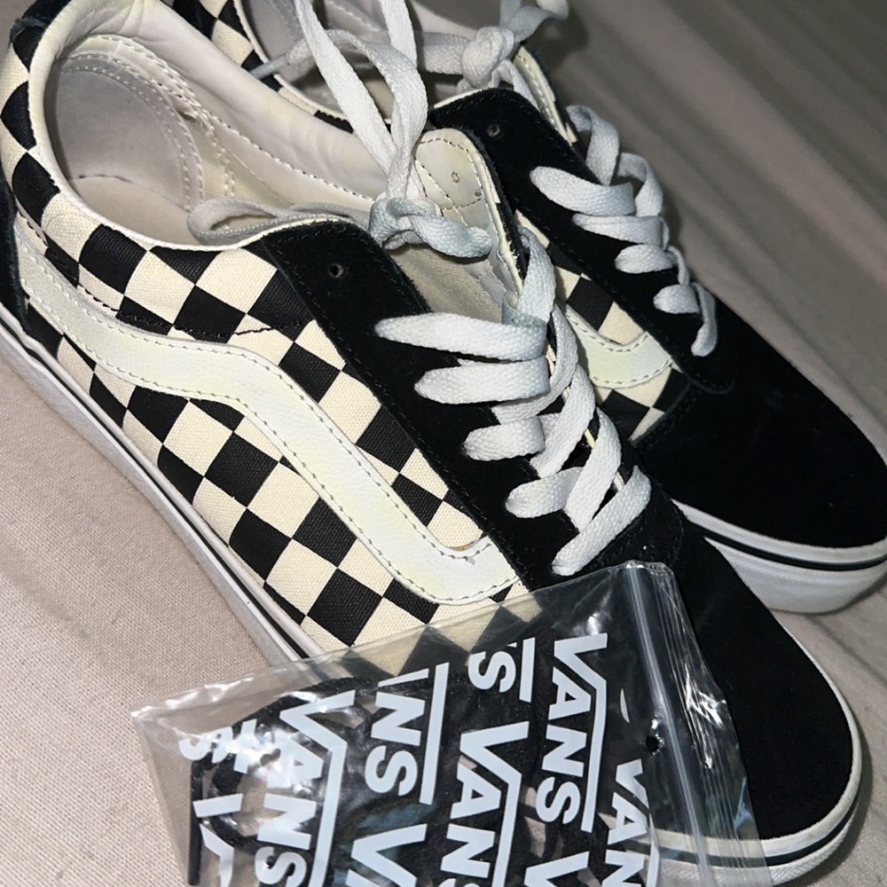 old skool black and white checkered vans